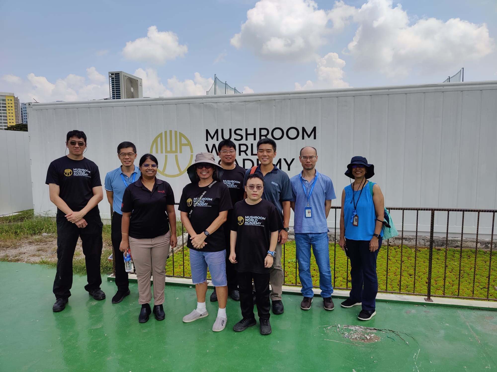 Dr. Kenneth Lee, Deputy Director at ARPA & Tech.
Dr. Teo Kim Tat, Assistant Director for Tech & Industry.
Ms. Mariam, Assistant Director for CE, Seahmala and Jen Yan, who have graced our Fungi Agriculture Center of Innovation with their visit.